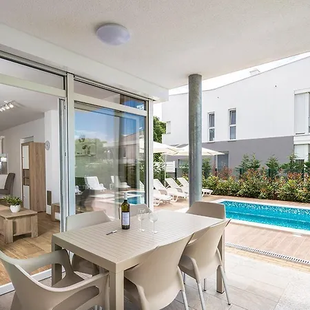 Dinastija 1